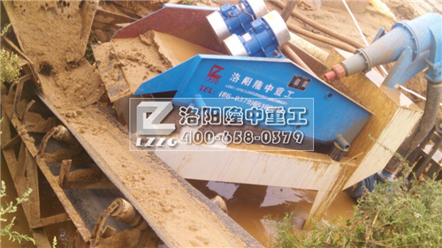 考察細(xì)砂回收系統(tǒng)現(xiàn)場 考察細(xì)砂回收系統(tǒng)現(xiàn)場.jpg