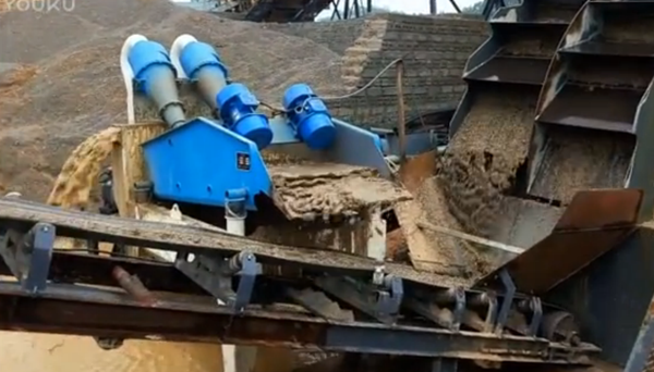 細(xì)沙回收機(jī)現(xiàn)場(chǎng)圖